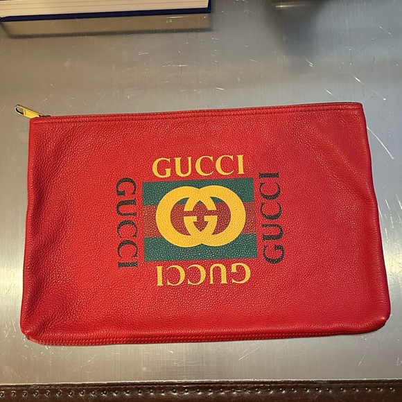 Gucci Pebbled Calfskin Medium Logo Portfolio Clutch Hibiscus Red - Picture 1 of 7